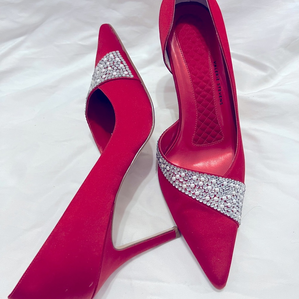 Elegant satin pumps with pearls and rhinestones in excellent condition.